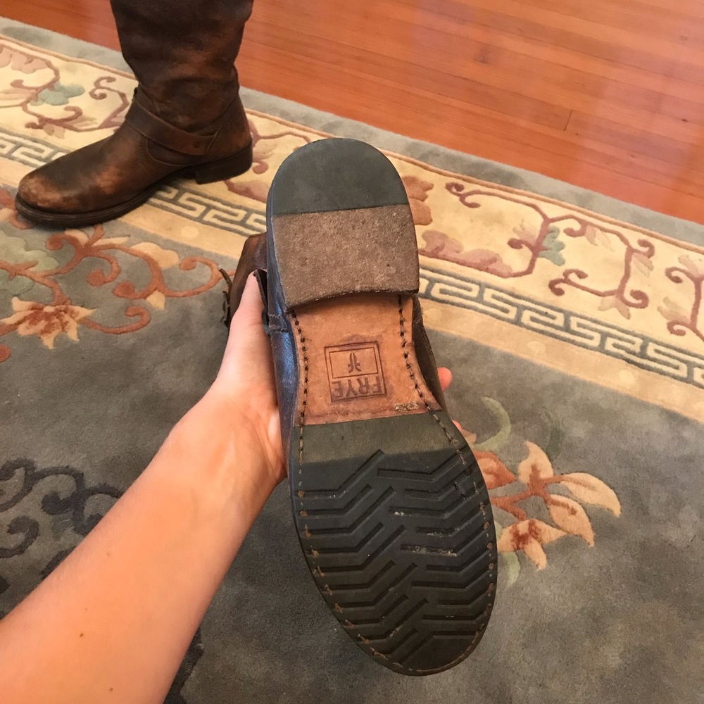 Frye - Picture 4 of 7